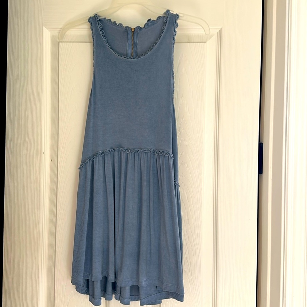 Adorable pre owned top from a boutique.